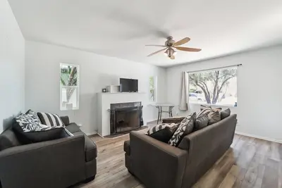 Image de New! Cozy Reid Park House 2-Bedroom Home