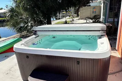 Image de Charming 2-bedroom waterfront townhome with WiFi, Ac Hot Tub and dock