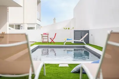 Image de Summer house with pool & garden, 5m ride to Caparica beach