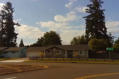 Image de Cozy home in Salem near I-5.