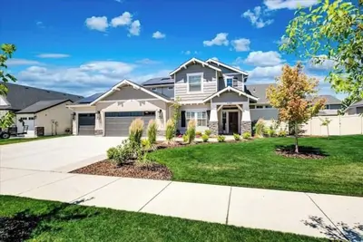 Image de Gym. Kid Friendly. Adults Retreat. Bedroom Tv's Pullout Couch. Private. Spa Tub.