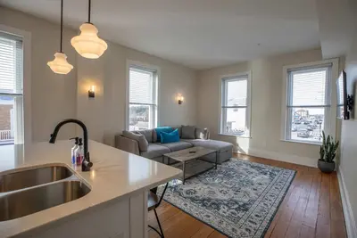 Image de Historic Farmer's Supply- Dt Floyd Corner Apt #202
