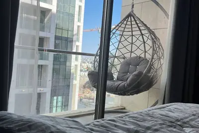 Image de Live in the heart of Amman with this luxury one-bedroom suite featuring two balc