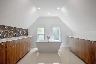 Image de Vintage Elegance, Prime Location - Perry District Gem from 1905.