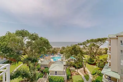 Serene 5th floor Villa with Two Balconies!