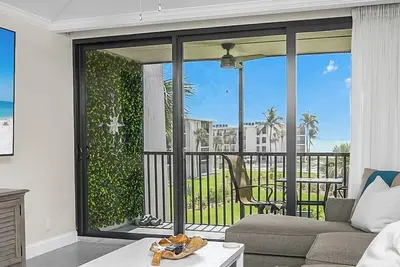 Image de Beach View: 1 Min walk to Beach; Huge TVs; Fully Remodeled