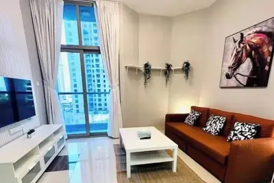 Image de Vibrant Marina Retreat!