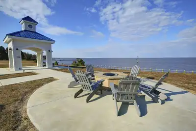 Image de Spacious 3br Condo w/ Waterfront View & Pool