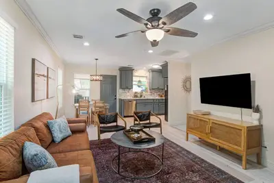 Image de Heights bungalow - Pet Friendly 6 miles from downtown