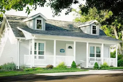Image de Nautical Dreams Cottage/with Jacuzzi/walk to Main St Berlin