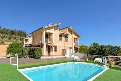 Image de Gorgeous home in Trabia