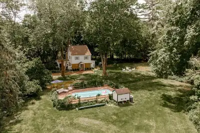Image de 18th Century Rosendale Cottage w/pool
