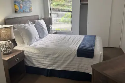 Image de Peterson's Waterfront 2-Bed and Bath Condo with full lake access, pool, hot tub