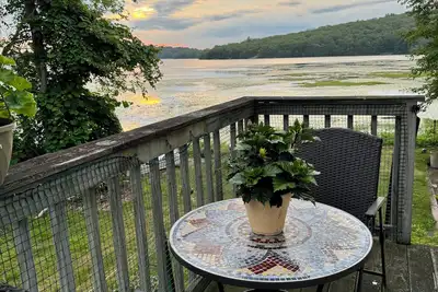 Image de An Artistic Lake House, Spacious 3-bedroom house with, fitness room in Monroe