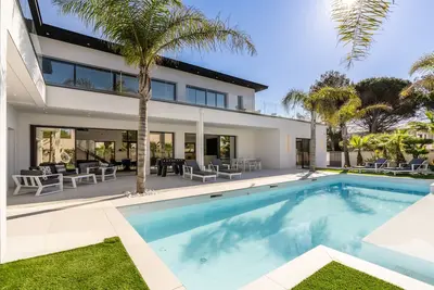 Villa California, design chic à deux pas de la mer