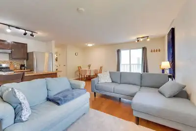 Image de 3 Mi to Alaska Zoo: Family Home in Anchorage!