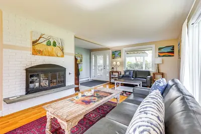 Image de 3 Mi to Cape Cod Bay: Marshfield Home w/ Balcony!