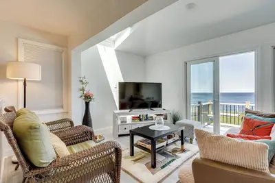 Image de Oceanfront Cottage on Cape Cod Bay w/ Game Room