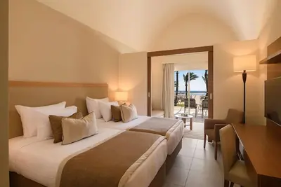 Image de Beachfront Luxury & Garden Views – Family-Friendly Fun Awaits