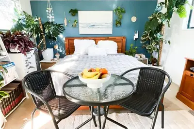 Image de 5 min walk to beach. \nBed & Breakfast in Self Contained Studio with Outdoor Bath