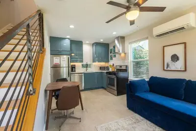 Image de Modern Secluded Villa - 4 Mins to Downtown