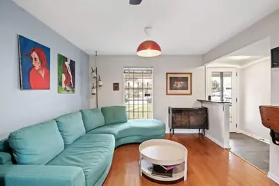 Image de Huge 4 Bedroom Mcm House, Walk to Downtown!