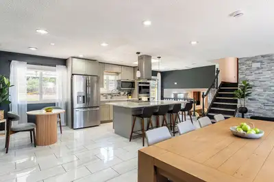 Image de JoyNest Retreat - Spacious 5br, Epic Backyard, Family and Pet Friendly