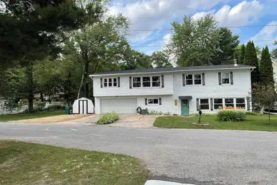 Image de Year Round Rambler - Canal/ Lake Access