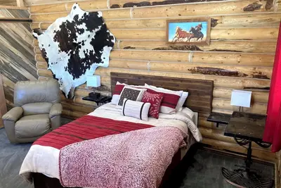 Image de Cozy cabin with WiFi and Ac in serene Fairview