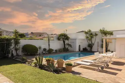 Image de Between the Sea and the Ria: luxurious private villa with pool and exclusive services.