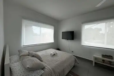 Image de Coral Way Modern 2br Apartment - Parking & Wi-Fi