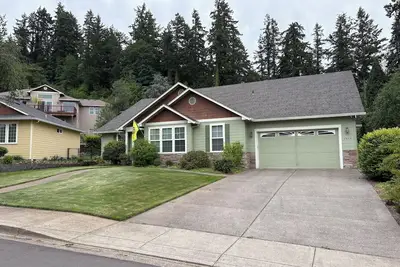 Image de 2-bedroom house in great neighborhood. 0. 7 miles from Triathlon starting line