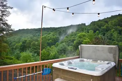 Image de Family Friendly Mountain View Bungalow w/ Hot Tub in beautiful Ashe County