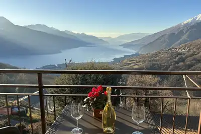 Image de Stunning lake view apartment Peglio - Larihome A45