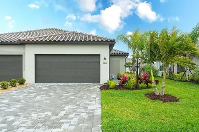 Image de Like new 3-bedroom villa with private pool, gated community, in Lakewood Ranch.