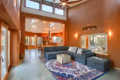 Image de Sierra Meadows Ecovilla close to Yosemite with 4 Bedrooms & WiFi