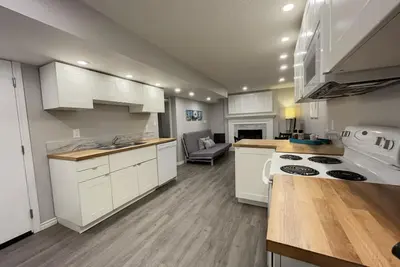 Image de Lovely renovated 3-bedroom in South-Central Edmonton
