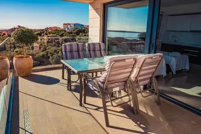 Image de Appartement d'une chambre avec le balcon et la vue sur le mer Mandre, Pag (A-24196-b)