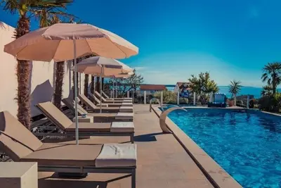 Image de Appartement de deux chambres avec la terrasse et la vue sur le mer Mandre, Pag (A-24502-a)