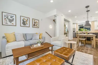 Image de Perch - Walk to Space Needle | 3br/2ba Home w Parking!