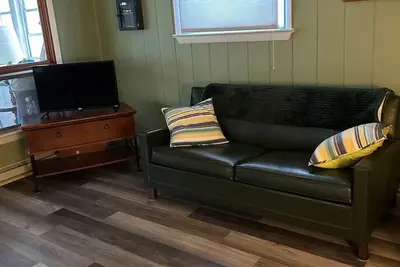 Image de Kd Cottages\nPrivate 2-bedroom tan cottage on Dunnings Creek, in Bedford County