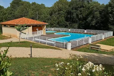 Image de Gite sur un petit parc avec piscine dans le Lot