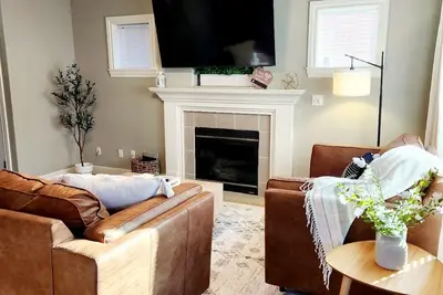 Image de Pdx - Gresham Home with King Bed, Dedicated Office, & Garage