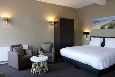 Image de Charming Coastal Retreat Steps from the Sea and Dunes! Free Breakfast!