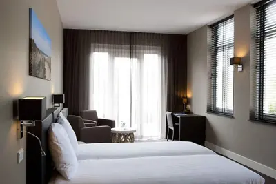 Image de Explore Scenic Trails and Coastal Charm from Your Stylish Stay! Free Breakfast