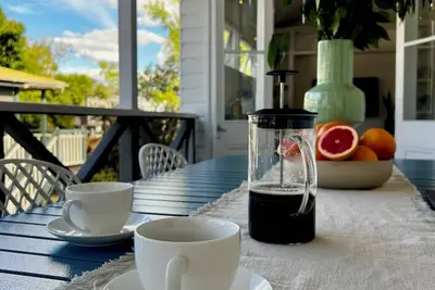 Image de Palm Springs Vibe, Pool Fire Pets