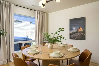 Image de Elevation Haus LoHi | City Views + Hot Tub
