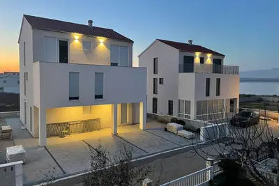 Image de 70 meters from the sea, quiet, stylish apartment - ideal for families & couples.