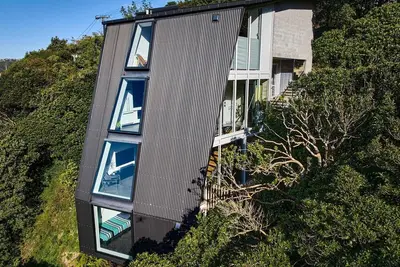 Image de Luxury Wellington Accomodation with Postcard Harbour Views.