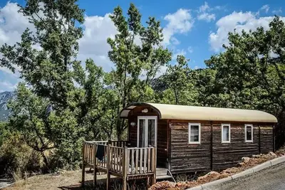 Image de Roulotte avec vue nature - 20, 40m² - 2 chambres (2 adultes + 2 enfants -12 Ans) 4 personnes